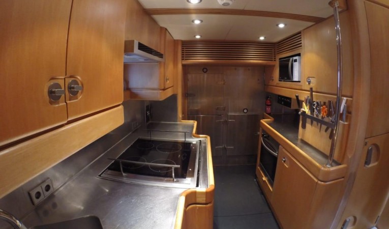 100 Camper & Nicholsons 