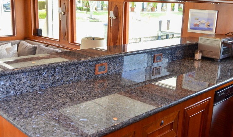 73 Outer Reef Yachts 