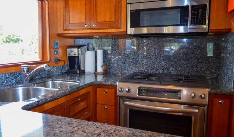 73 Outer Reef Yachts 