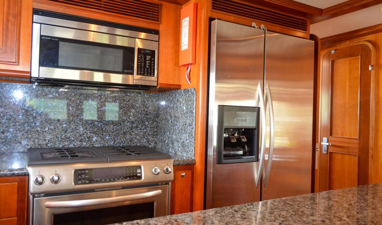 73 Outer Reef Yachts 