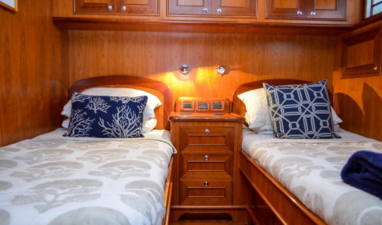 73 Outer Reef Yachts 