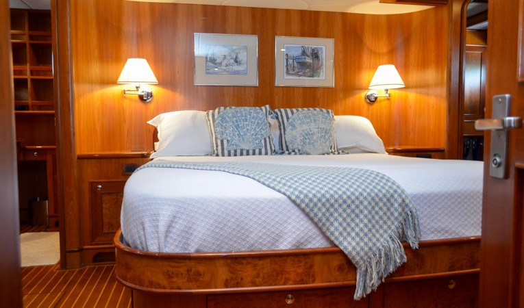 73 Outer Reef Yachts 