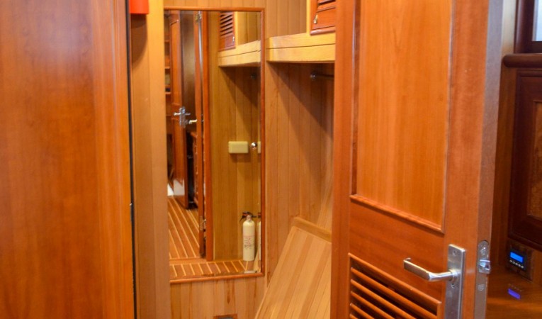 73 Outer Reef Yachts 