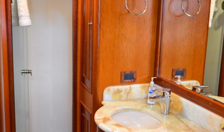 73 Outer Reef Yachts 