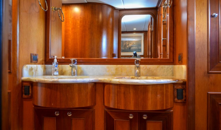 73 Outer Reef Yachts 