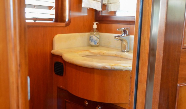 73 Outer Reef Yachts 