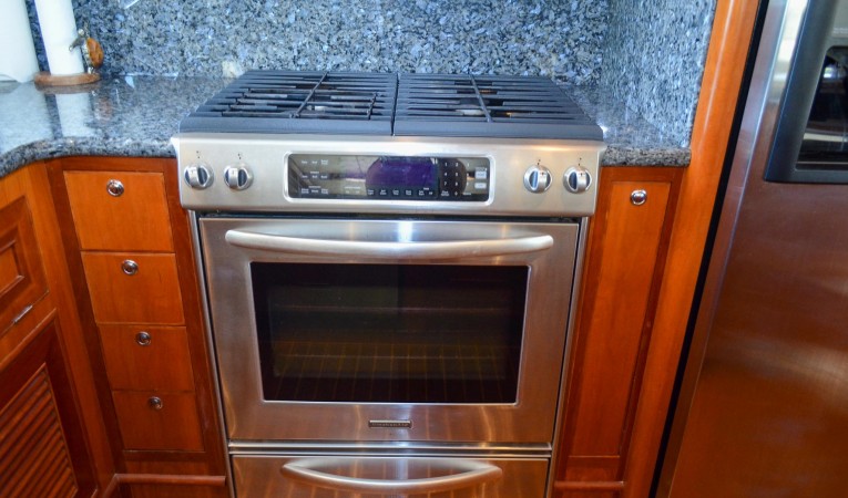 73 Outer Reef Yachts 