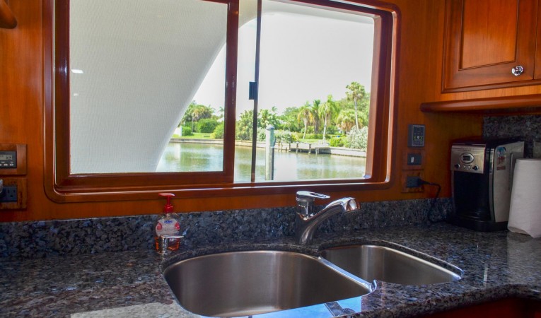 73 Outer Reef Yachts 