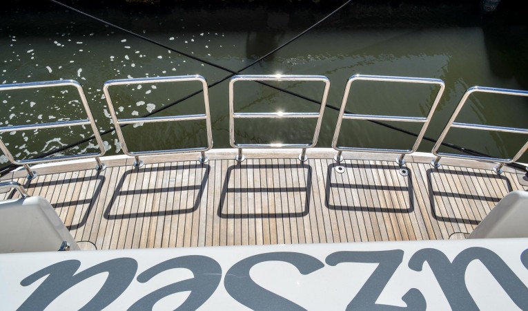 73 Outer Reef Yachts 