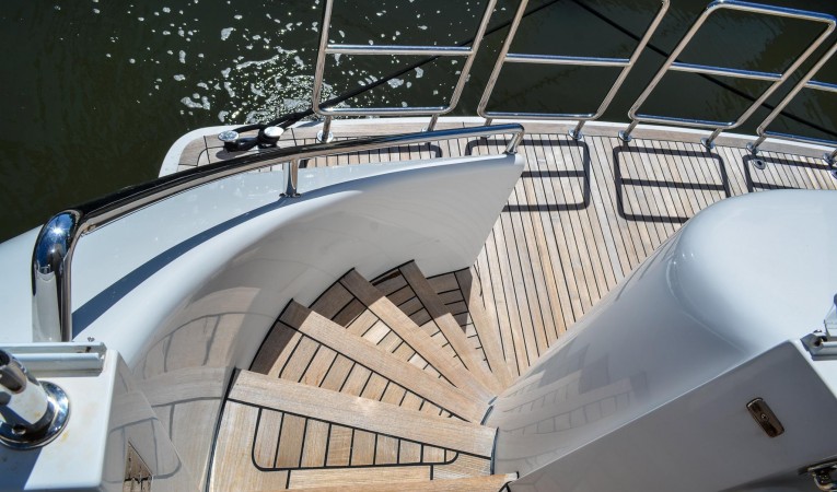 73 Outer Reef Yachts 