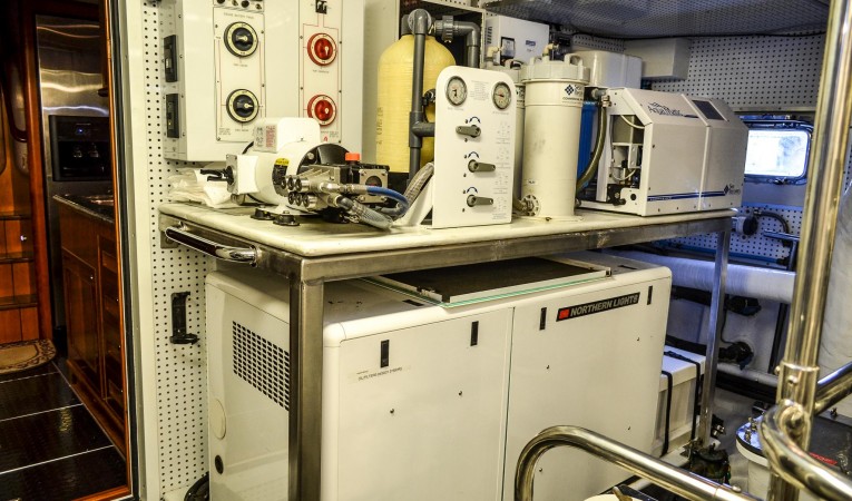 73 Outer Reef Yachts 