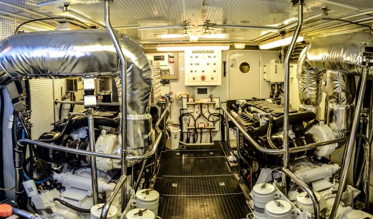 73 Outer Reef Yachts 