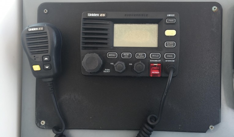 35 Tiara Uniden VHF Radio