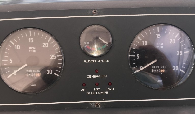 35 Tiara Tacometers w/Hours