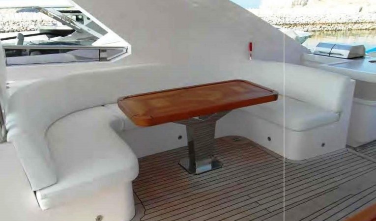 105 Majesty Flybridge Seating