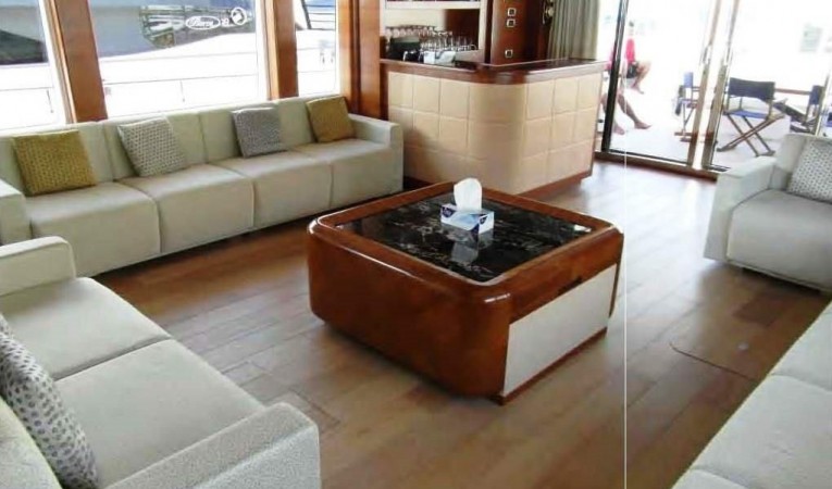 105 Majesty Saloon Starboard