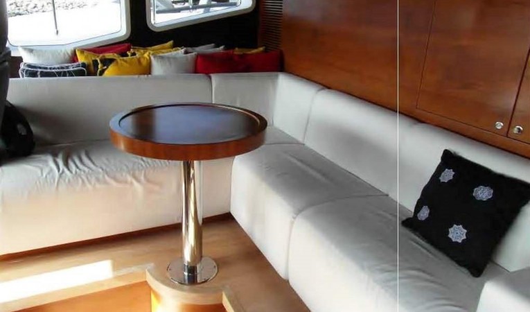 105 Majesty Pilothouse Settee