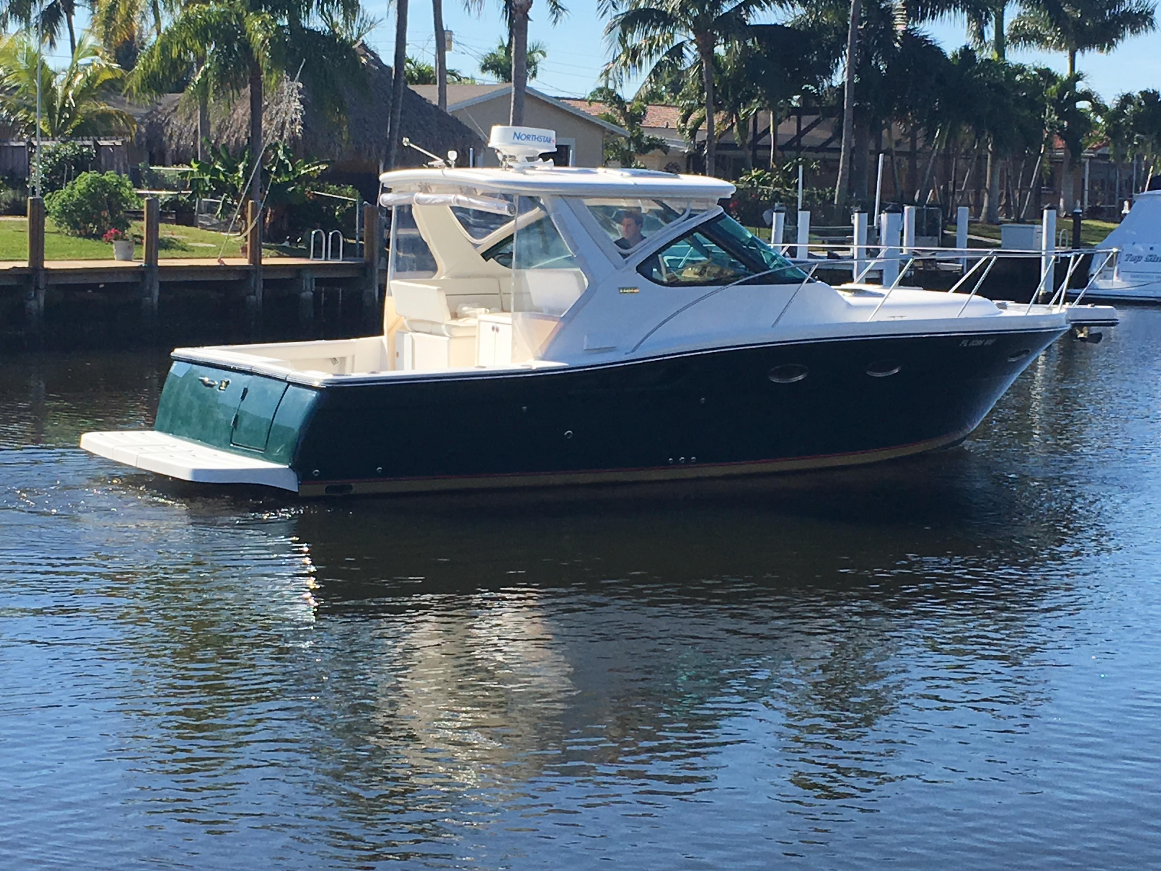 32 Tiara 2005 Pompano Beach, Florida Sold on 20191209 by Denison