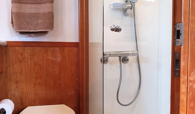 72 Vitech Aft VIP Head