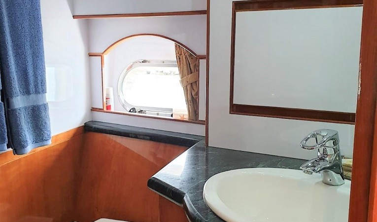 72 Vitech Forward Guest Cabin Head