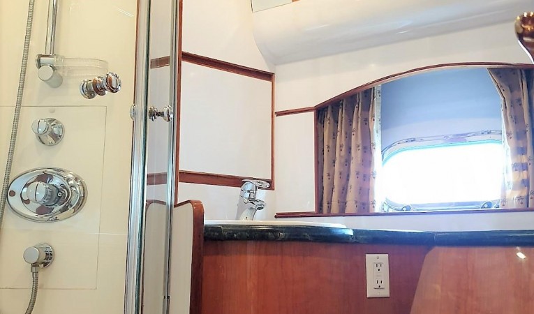 72 Vitech Mid-Guest Cabin Head