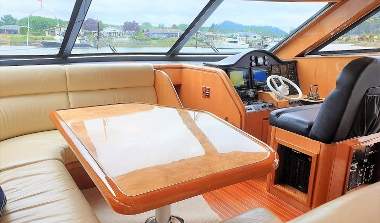 72 Vitech Dining area & Lower Helm