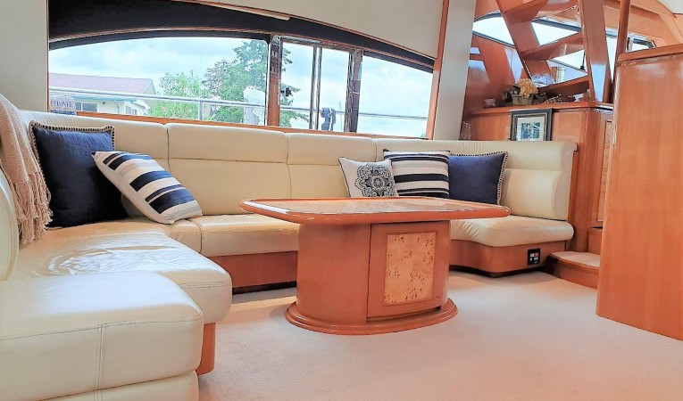 72 Vitech Main Salon