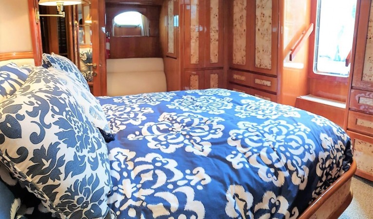 72 Vitech Aft VIP Guest Cabin