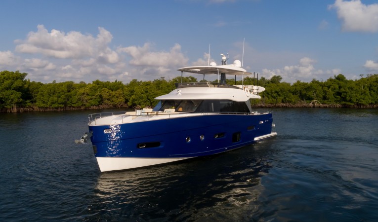 66 Azimut Bow Port Profile