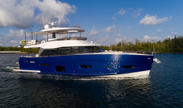 66 Azimut Starboard Profile