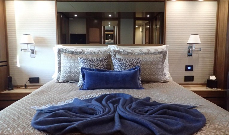 66 Azimut Master Stateroom