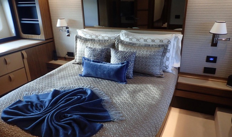 66 Azimut Master Stateroom