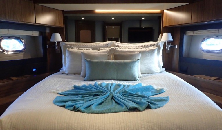 66 Azimut Guest Stateroom
