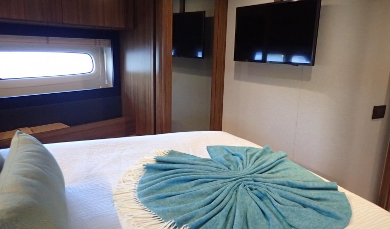 66 Azimut Guest Stateroom