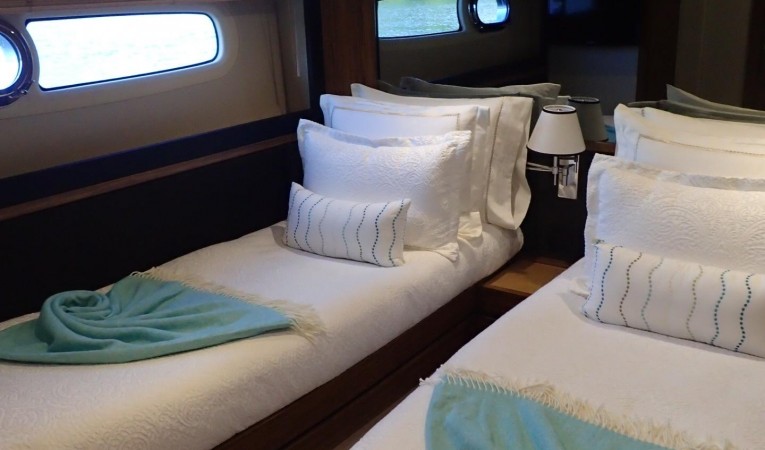 66 Azimut Twin Guest Stateroom
