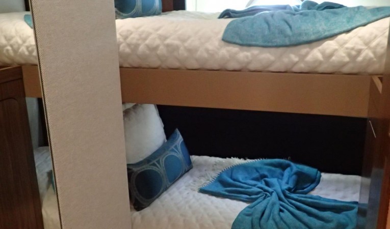 66 Azimut Twin Guest Stateroom