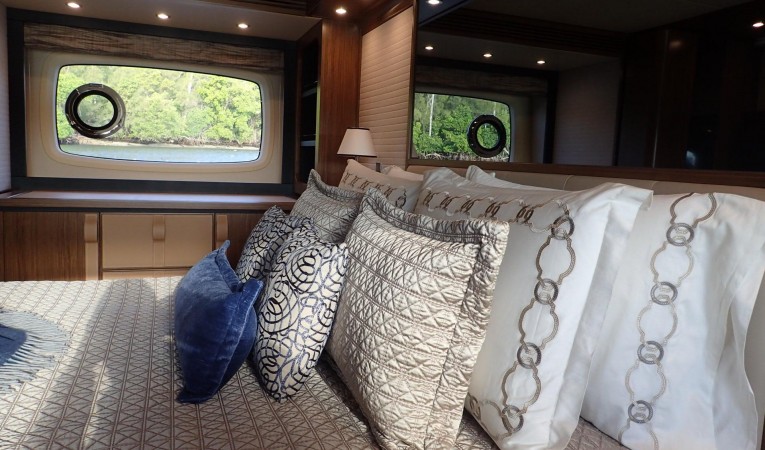 66 Azimut Master Stateroom