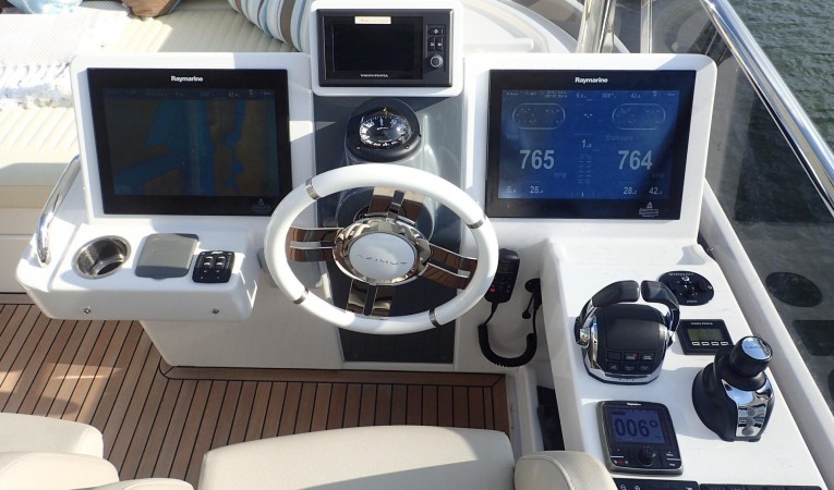 66 Azimut Upper Helm