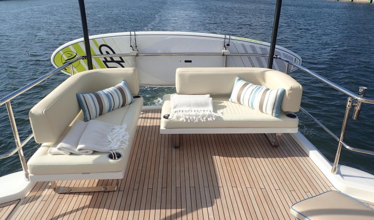 66 Azimut Upper Deck