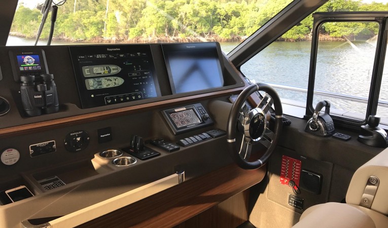 66 Azimut Pilothouse