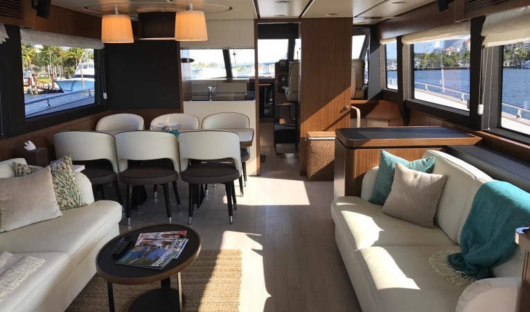 66 Azimut Main Salon