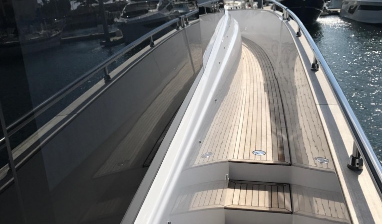 66 Azimut Side Deck