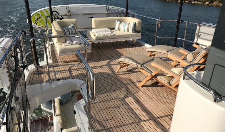 66 Azimut Upper Deck