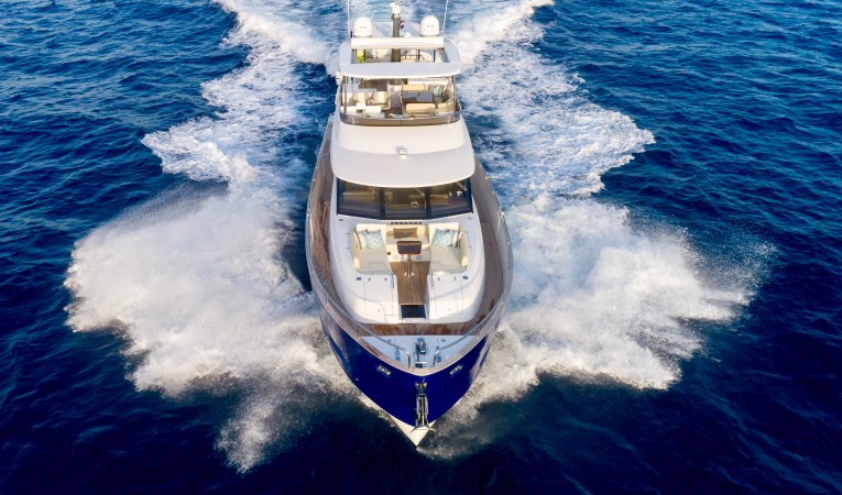 66 Azimut Bow Running Overview