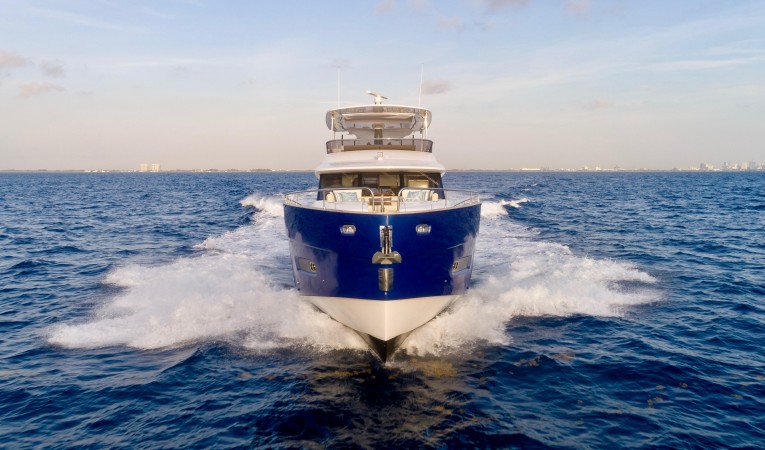 66 Azimut Bow