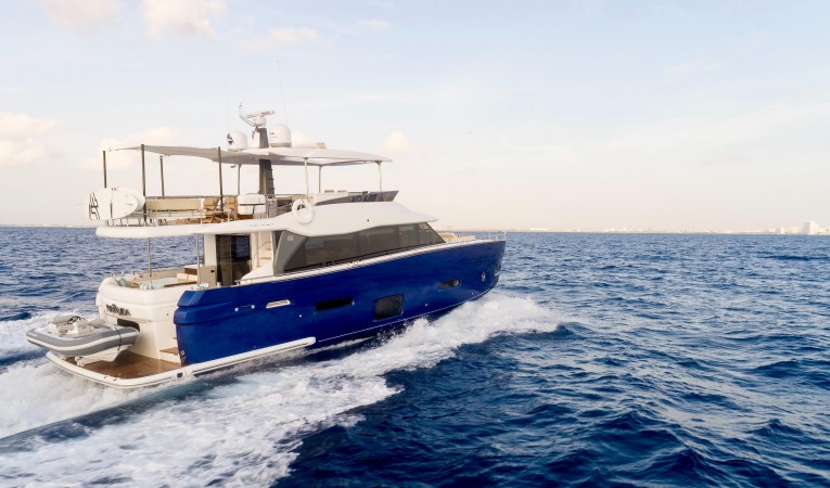 66 Azimut Starboard Running