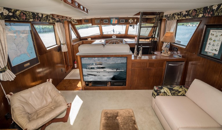 54 Hatteras Salon Forward