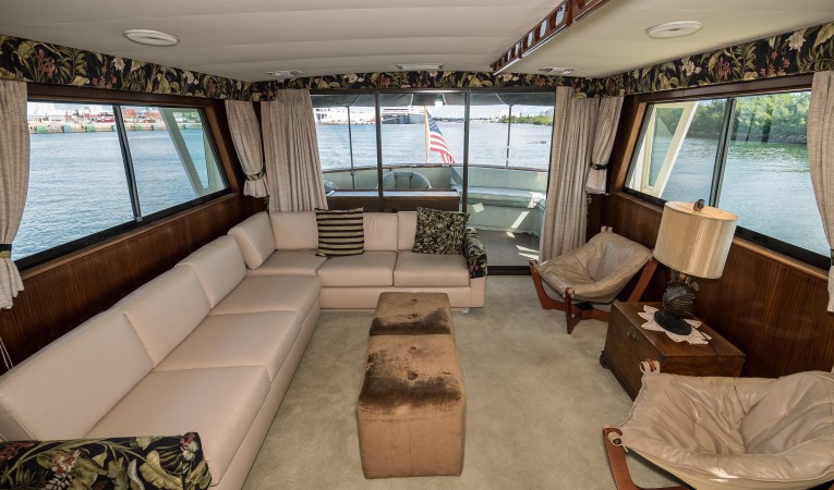 54 Hatteras Salon Aft