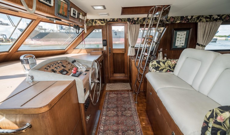 54 Hatteras Helm Stbd