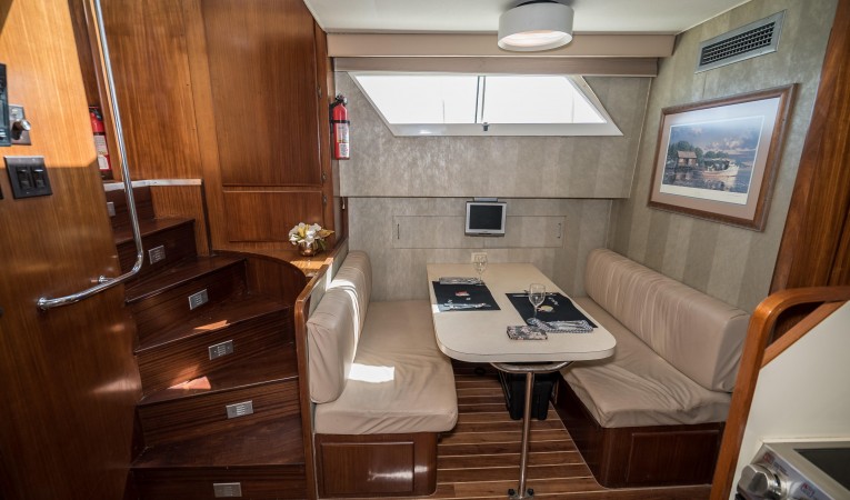 54 Hatteras Dinnette to Port